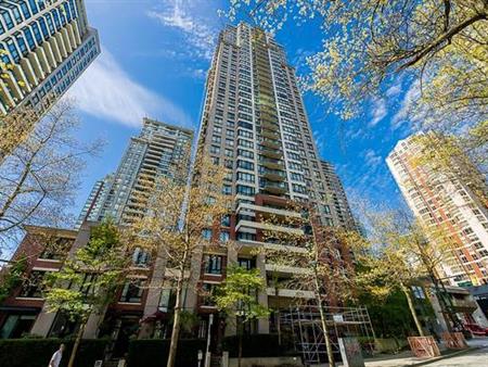 GORGEOUS 2 Bdrm unit with Stunning View in heart of Yaletown