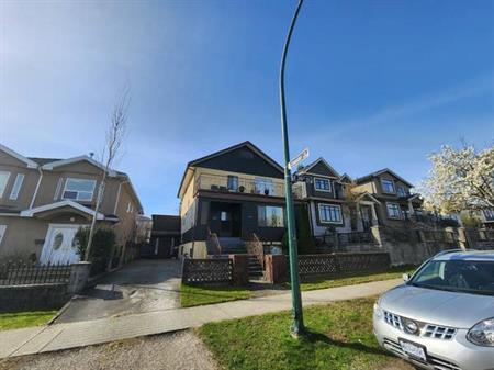 2-Bedroom Suite HERITAGE HOUSE in the Renfrew Heights Neighborhood