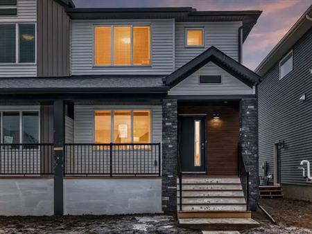 Newly Built 3-bedroom, bonus room and a 2.5 bathroom | 21458 Sheriff King Street Southwest, Calgary