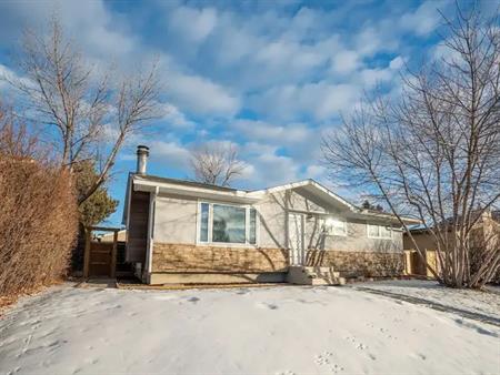 RENOVATED BUNGALOW(TOP LEVEL)- ACADIA | 9616 Alcott Road Southeast, Calgary