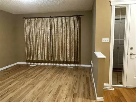 A 4-Bedroom Single House in a Great Community | Edmonton