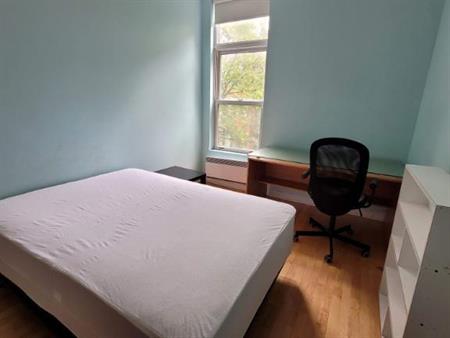 1 CH - 1 SDB - Montréal - $820 /mo