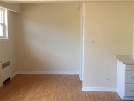 Bachelor Unit Available to Move In Now - Steps Away From uOttaw