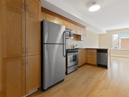 Bright & Spacious 1-Bedroom Apartment – April 1st Move-In