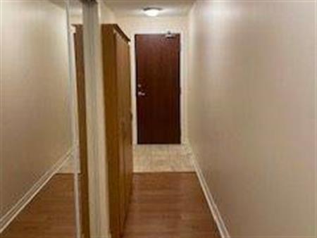 Living Arts/Burnhamthorpe-Prestigious Bright 2Bd Parking & Locker