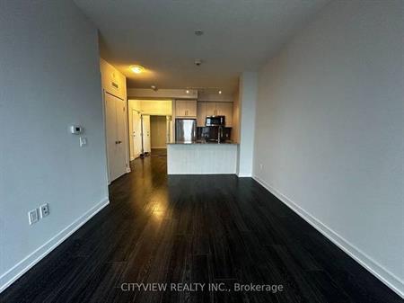 Burnhamthorpe/Confederation-Modern Spacious 1Bd+Den Parking & Locker