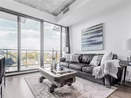 Outstanding 1 + 1 with parking and locker, South Etobicoke, great view, modern building | 7 Smith Crescent, Toronto