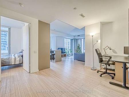 1 Bedroom,1 Bathroom - Peter Street Condos