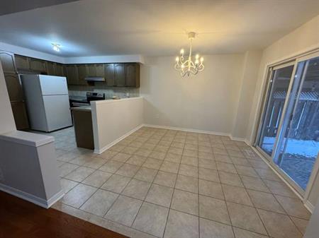 Spacious 4-Bed with Laundry/AC/Yard Right by Highways! (Rollingwood)