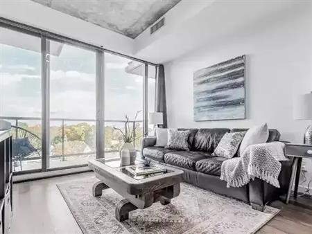 Outstanding 1 + 1 with parking and locker, South Etobicoke, great view, modern building | 7 Smith Crescent, Toronto