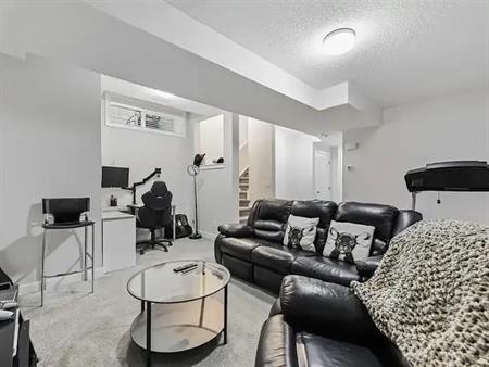 Spacious 1 bedroom suite with high ceiling and list of natural light | 73 Legacy Glen Green Southeast, Calgary