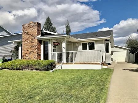 Strathcona Park 3 Bedroom Home | Calgary