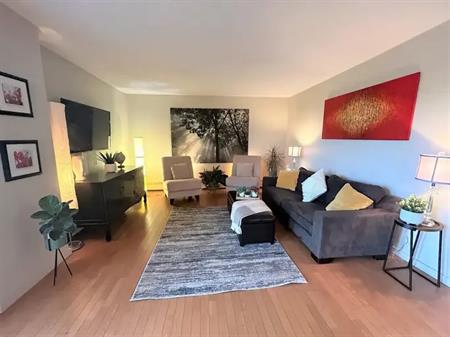 Great location! Modern one bedroom condo walking distance to heart of downtown | 10175 114 Street Northwest, Edmonton