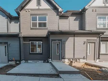 Rent-To-Own Opportunity BRAND NEW Townhouse in NW Calgary! | 75 Evanscrest Common, Calgary