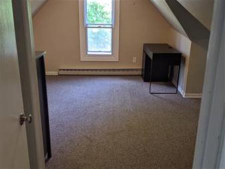 4 BED APARTMENT (WEST CAMPUS)