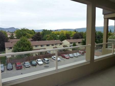 NEW LISTING!! 2+2 TOP FLOOR DOWNTOWN KELOWNA