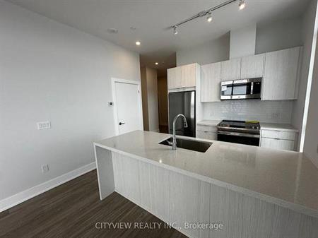 Burnhamthorpe/Confederation-Penthouse Open Concept 2Bd+Den, P, Locker