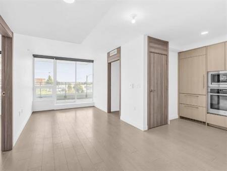 Vancouver Marine Drive Apartment for Rent, 2B2B Plus Den