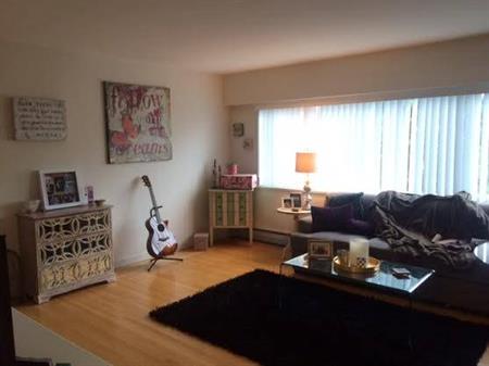 ►►►SOUTH FACING - LARGE 1 BDRM CORNER SUITE! with Balcony