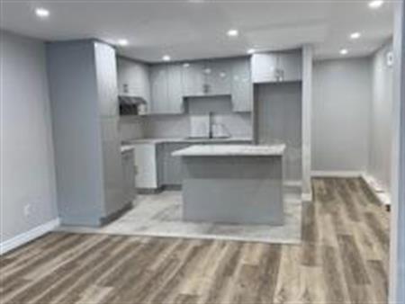 Superbe 3 ½ de Renove de Luxe à Louer à Chomedey, Laval