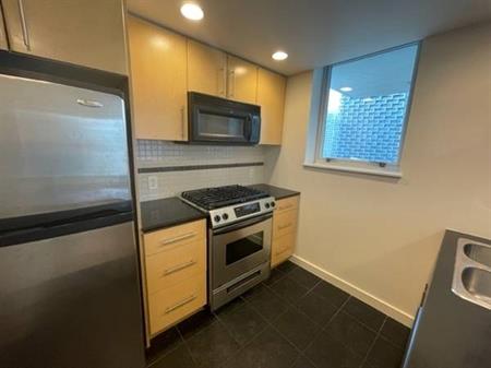 Beautiful 1 Bed,1 Bath, Den, Balcony, In-suite Laundry, Parking & More