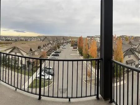 Top Floor 1 Bedroom + 1 Den Condo Unit | 420 - 117 Copperpond Common South East, Calgary