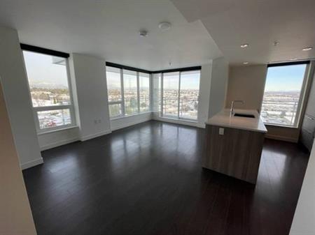 Spacious 3 Bed, 2 Bath, Parking, Balcony, Amenities!!!