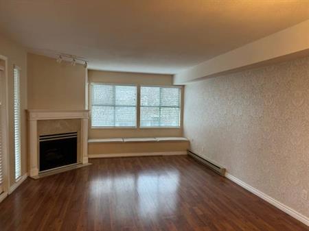 Large 2beds 2baths apartment near Edmonds skytrain