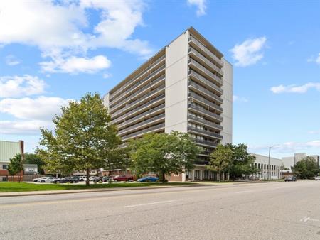 Regency Colonade Apartments | 1541 & 1545 Ouellette Ave., Windsor