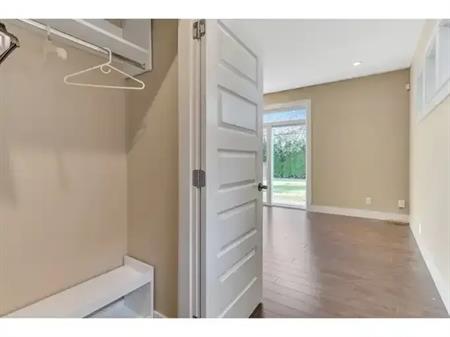 Beautiful 1 Bedroom Suite in North Vancouver! UTILITIES INCLUDED! | 2930 Allan Road, North Vancouver