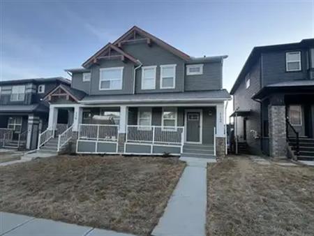 3 BED DUPLEX + BONUS ROOM/DEN - WITH AC, DOUBLE GARAGE, INTERNET, CABLE TV. | 112 Edith Gate Northwest, Calgary