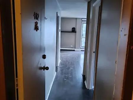 1 Bedroom Suite in Sunalta - Minutes from Downtown | Calgary