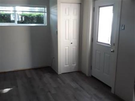 $1,675 / 1br - Bright 1 bedroom suite