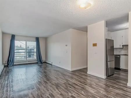 New Reno’s, Pet friendly, First floor, Large One Bedroom Unit | 4340 73 Street Northwest, Calgary