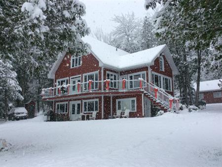 LOCATION HIVER 2024/2025 Chalet à louer Estrie situé sur domaine privé (lac,kayak,bicycle,nature sauvage,etc.) Près Owl's Hea