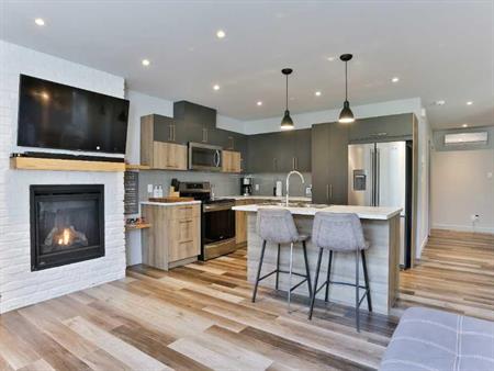 CONDO 4 1/2 à louer situé à BROMONT