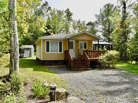 Chalet à louer - Saint-Denis-de-Brompton, accès au Lac Brompton- 1750$/mois