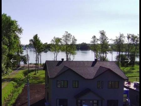 Jumelé à louer, vue sur le fleuve, 3 chambres, duplex, logements