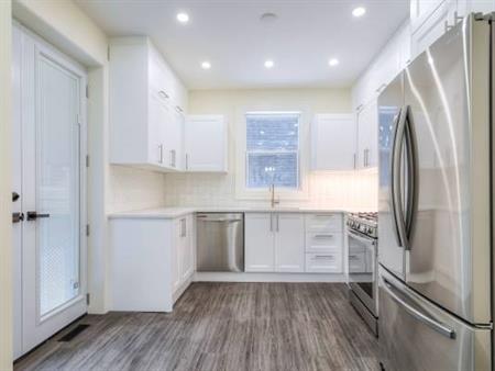 8 DRAPER ST. - BRAND NEW!3BED/3BATH, SAUNA,LAUNDRY, BROWNSTONES LIVING