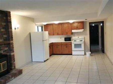 Main level 2.5 Bedroom 1 Bathroom available immediately!