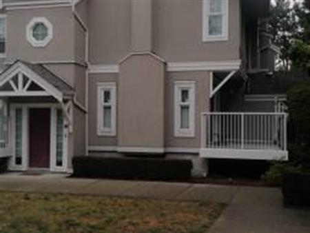 Lovely Bright Town House in Port coquitlam