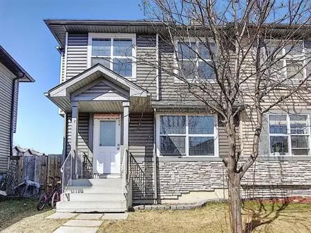 Beautiful 3 bd 2.5 washrooms duplex | Calgary