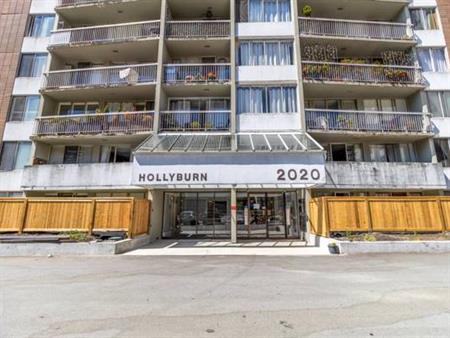 North Vancouver large 2 bedroom Woodcroft Hollyburn building