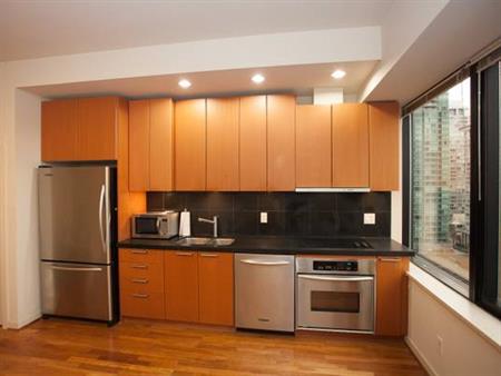 Hi Floor Studio Apartment at Coal Harbour