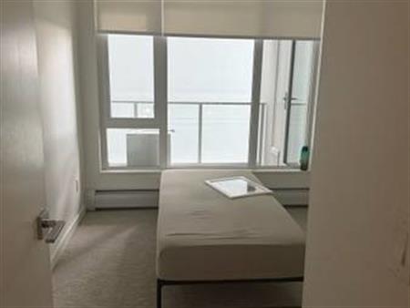 Private room surrey central $1400+utilities