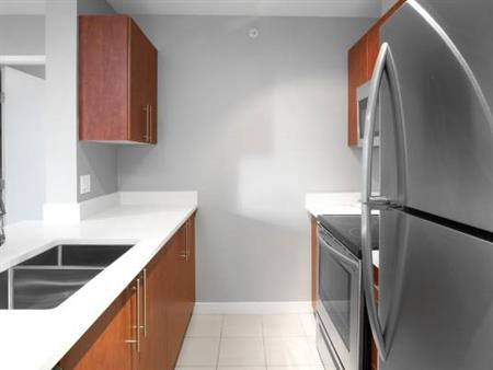 1B/D, In-Suite Laundry, Fully-Equipped Contemporary Kitchen