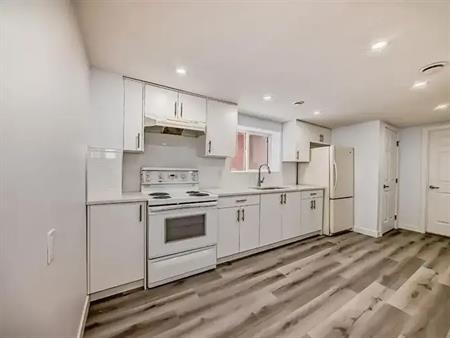 Spacious and Renovated 2+Den Cozy ON GRADE Unit in Winston Heights! | 506 34 Avenue Northeast, Calgary