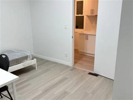 $1,350 / 1br - 100ft2 - Studio (Toronto)