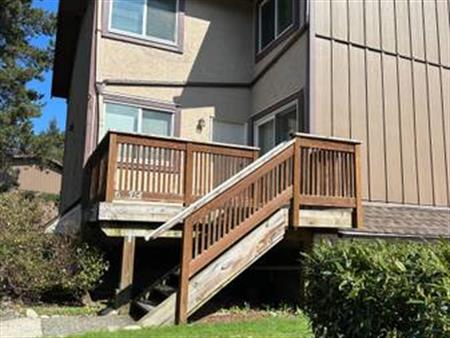 Townhouse 2 level near Newport Village