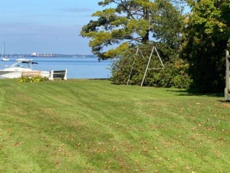 Lac st François petite maison. Bord de l eau